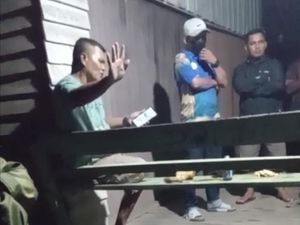 Warga Gerebek Rumah Diduga Tempat Transaksi Narkoba di Kayong Utara