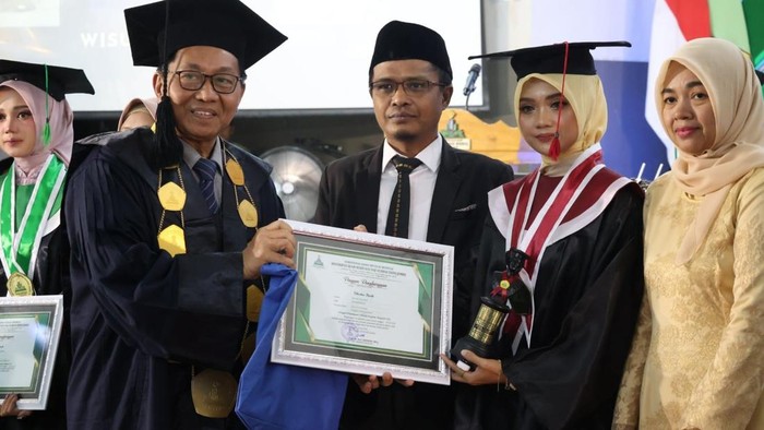 Wisudawan terbaik UIN KHAS Jember