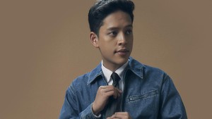Melalui Spotless Dove, Adikara menuangkan proses emosionalnya secara jujur, sebuah perjalanan seorang pria yang sedang belajar memahami peran barunya sebagai ayah. Lebih dari sekadar karya, EP ini juga merupakan hadiah pertama yang ia siapkan untuk putrinya. 