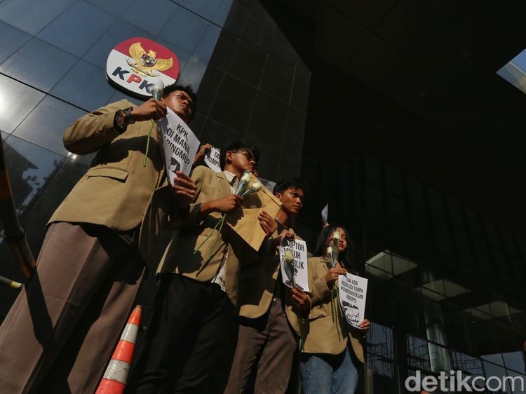 Aksi Mahasiswa Dorong KPK Cepat Tangani Kasus Febrie Adriansyah