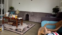 Dia menyebut rumah bercat putih itu memiliki luas 200 m2. Bagian depan rumah juga sudah ada ruangan semi terbuka untuk menerima tamu. Foto: Instagram @alditahr.official
