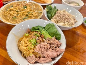 Antasaji: Bakmie Homemade Sapi Sichuan hingga Ayam Kampung di Blok M
