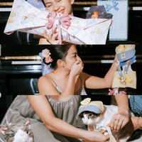 Terlihat Ariel Tatum yang ikut antusias membuka satu per satu hadiah ultah kucingnya. Ia juga langsung menjajal salah satu hadiah berupa baju ke kucingnya. Foto: Instagram/@arieltatum
