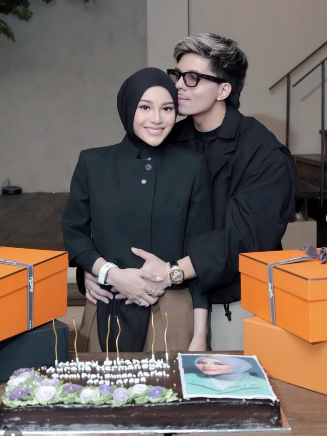 8 Potret Kejutan Ulang Tahun ke-28 Aurel Hermansyah, Banjir Kado Tas Mewah