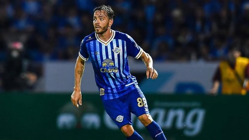 Bali United resmi mendatangkan Queven Inacio dari klub Thailand, Chonburi FC. (Foto: Instagram @qinacioo_10)