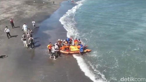 Basarnas Bali temukan remaja hanyut di Pantai Pererenan, Badung, Senin (13/7/2026).