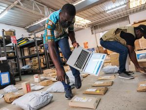 Begini Cara Paket Amazon dan Walmart Bisa Sampai ke Tangan Pembeli di Afrika