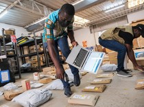Begini Cara Paket Amazon dan Walmart Bisa Sampai ke Tangan Pembeli di Afrika