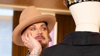 Musisi Legendaris Boy George Jual Koleksi Fashion Ikonik, Ada yang Rp 1,8 M