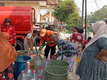 Warga Cimalaka Sumedang Kekeringan, BPBD Salurkan Air Bersih