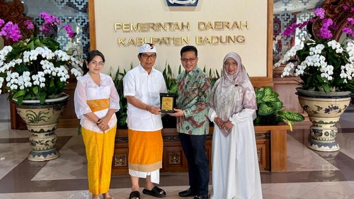 Bupati Wayan Adi Arnawa menerima kunjungan kerja dan study tiru rombongan Pemkab Bandung, Provinsi Jawa Barat di Ruang Tamu Bupati,  Puspem Badung, Selasa (14/7/2026). (Dok. Pemkab Badung)