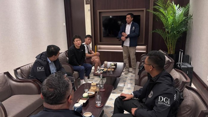 Buronan WN China yang dibawa ke China