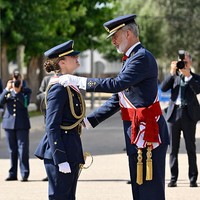 Satu babak baru berhasil Putri Leonor lewati. Wanita berusia 20 tahun itu akan menikmati liburan musim panas sebelum menempuh bangku kuliah, mengambil Ilmu Politik di Universidad Carlos III de Madrid. Foto: Getty Images
