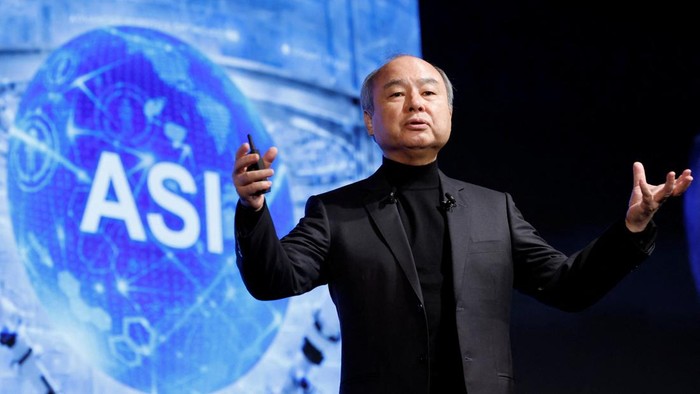 Chairman dan CEO SoftBank Group, Masayoshi Son, menyampaikan presentasi dalam ajang SoftBank World 2026 di Tokyo, Jepang, Selasa (14/7/2026). Dalam forum tahunan tersebut, Son memaparkan visi dan strategi jangka panjang SoftBank terkait pengembangan kecerdasan buatan (AI), investasi teknologi, serta masa depan industri digital global. REUTERS/Kim Kyung-Hoon