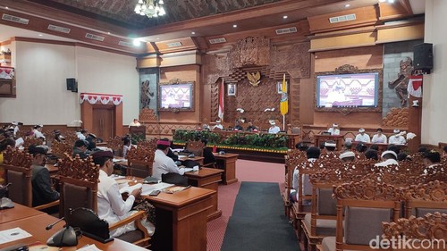Rapat paripurna DPRD Denpasar, Selasa (14/7/2026).
