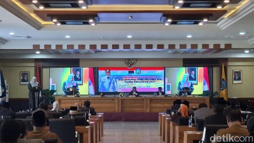 Wakil Gubernur NTB Indah Dhamayanti Putri saat menyampaikan KUA PPAS RAPBD 2027 saat Rapat Paripurna, Selasa (14/7/2026). (Foto: Ahmad Viqi/detikBali).