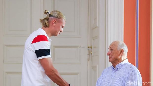 Foto: Raja Norwegia sambut kepulangan Haaland dkk, Putra Mahkota pimpin 'viking row' (Dok Instagram Kerajaan Norwegia). Foto: Raja Norwegia sambut kepulangan Haaland dkk, Putra Mahkota pimpin 'viking row' (Dok Instagram Kerajaan Norwegia).