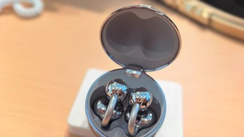 Ada dua pilihan warna yakni Space Silver dan Deepsea Blue. Foto: Aisyah Kamaliah Attamimi/detikINET