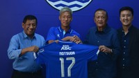 Gakuto Notsuda, gelandang asal Jepang ini sebenarnya ingin memakai nomor punggung 7. Namun, angka itu sudah jadi milik Beckham. Ia akhirnya memilih memakai nomor 17. (Foto: Dok. Persib Bandung)