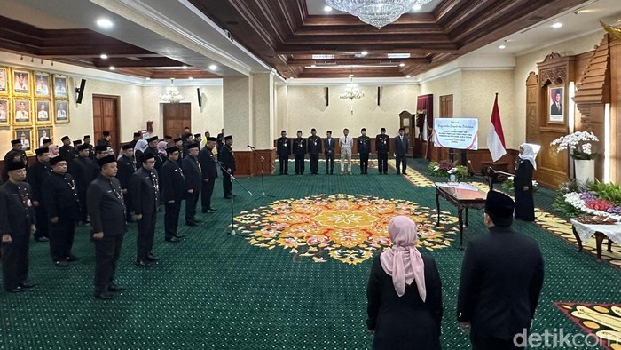 Gubernur Khofifah Indar Parawansa lakukan mutasi jabatan Eselon II Pemprov Jatim