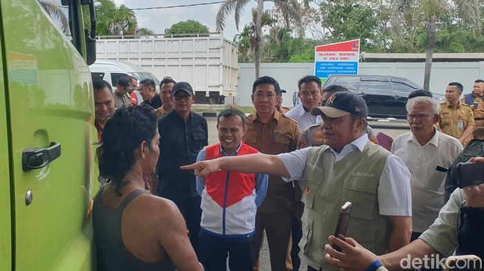 Gubernur Sumsel Herman Deru saat meninjau SPBU di Palembang.