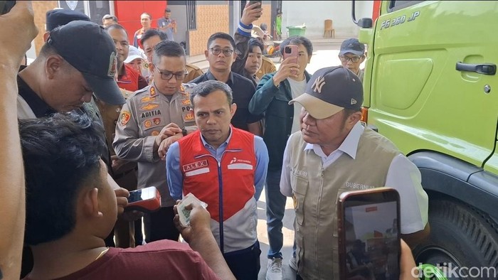Gubernur Sumsel meninjau sejumlah SPBU di Palembang