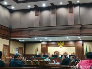 Bos Kargo Beri Kartu Kredit ke Anak Buah Buat Bayar Karaoke Pejabat Bea Cukai