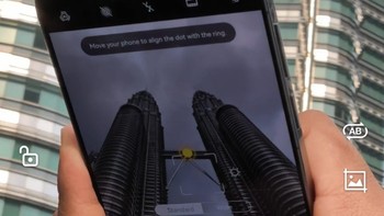 Seperti ini contoh menggunakan kameranya untuk merekam pemandangan di sekitar Menara Petronas, Malaysia. Foto: Aisyah Kamaliah Attamimi/detikINET