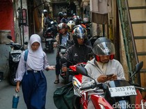 Jalur Tikus Jadi Andalan Pemotor Hindari Macet Tendean