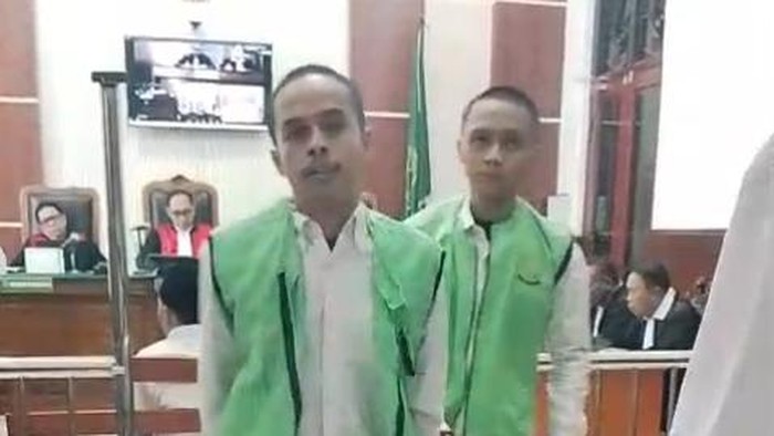 Dua terdakwa jambret HP di Jembatan Merah Surabaya usai menjalani sidang