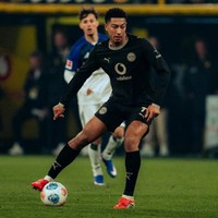 Sama seperti kakaknya, Jobe juga seorang pesepakbola. Dia sempat bermain untuk Sunderland sebelum memutuskan pindah ke klub Jerman, Borussia Dortmund pada tahun 2025. Dortmund merupakan klub yang sama tempat Jude Bellingham bermain sebelum akhirnya hengkang ke Real Madrid. Foto: Dok. Instagram, Getty Images