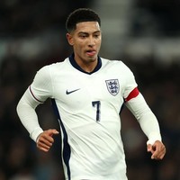 Meski mengikuti jejak sang kakak dalam memilih klub sepakbola, Jobe menegaskan bahwa ia tidak sedang meniru Jude.  Foto: Dok. Instagram, Getty Images