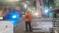 Dugaan Awal Truk Tersangkut JPO di Tendean Jaksel: Sopir Main HP Saat Nyetir