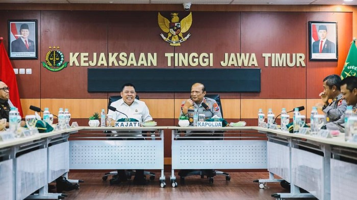 Kapolda Jatim Irjen Nanang Avianto dan Kepala Kejati Jatim Abdul Qohar Affandi