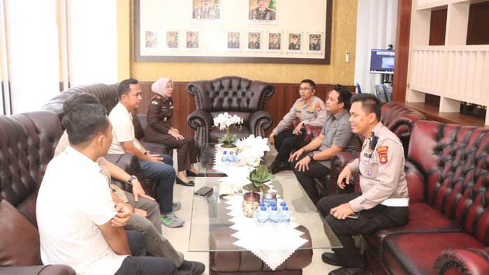 Kapolres Banyuasin bersilaturahmi ke Kejaksaan Negeri Banyuasin dan Yonif TP 950/Raje Mangkute