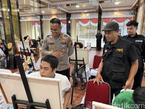 10 Pelukis Disabilitas Kalbar Unjuk Kemampuan di Lomba Hari Bhayangkara