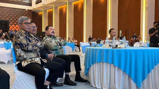 DPR menggelar peluncuran buku Anotasi KUHAP 2025. Kapolri Jenderal Listyo Sigit Prabowo, Jaksa Agung ST Burhanuddin, hingga Ketua KPK Setyo Budiyanto, menghadiri acara tersebut, Selasa (14/7/2026).