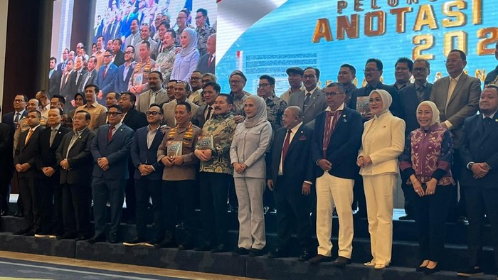 DPR menggelar peluncuran buku Anotasi KUHAP 2025. Kapolri Jenderal Listyo Sigit Prabowo, Jaksa Agung ST Burhanuddin, hingga Ketua KPK Setyo Budiyanto, menghadiri acara tersebut, Selasa (14/7/2026).