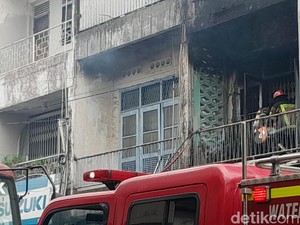 Ruko 4 Lantai di Jalan Semarang Kota Medan Terbakar