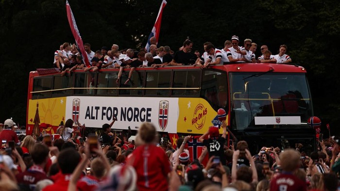 Members of the Norwegian men’s football team and their staff take part in an open-top bus parade through the streets to celebrate their performance in the World Cup after returning to Oslo, Norway, July 13, 2026. REUTERS/Tom Little