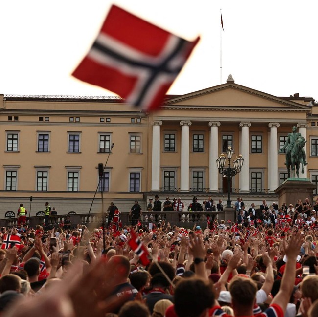 Kerajaan dan Warga Oslo Sambut Timnas Norwegia Bak Pahlawan