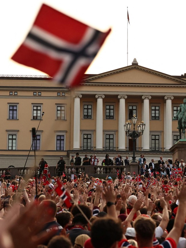 Kerajaan dan Warga Oslo Sambut Timnas Norwegia Bak Pahlawan