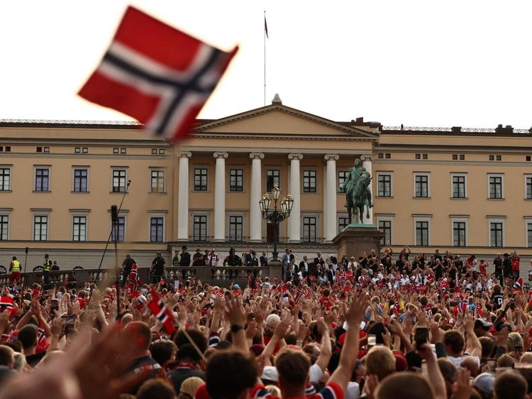 Kerajaan dan Warga Oslo Sambut Timnas Norwegia Bak Pahlawan
