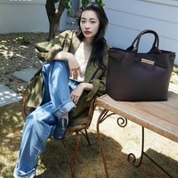 Aku menurunkan berat badan dengan makan satu porsi kecil sehari. Beberapa orang mengatakan sepertinya aku tidak berolahraga, tapi aku bekerja sangat keras. Aku menurunkan berat badan dalam jangka waktu yang lama dengan cara paling sehat tanpa stres, jelasnya. Foto: dok. WWD Korea