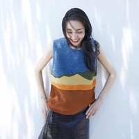 Sebagai seorang aktris, Kim Min Ha meyakini bahwa ia harus adaptif seperti bunglon guna menunjukkan sisi berbeda. Ia pun mengungkap rahasianya menurunkan berat badan, yakni dengan makan sekali sehari dalam porsi kecil. Foto: dok. WWD Korea