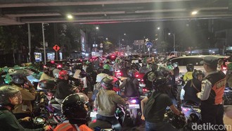 Simpang Mampang Macet Segala Arah Malam Ini Imbas Pembongkaran JPO Tendean