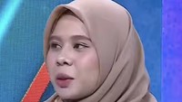 Ia menjelaskan pihak kepolisian hanya menjalankan tugas karena sampai sekarang masih menjalani pemeriksaan kasus Uang Jampidsus. Foto: Channel YouTube Trans TV dan dok instagram Mega Salsabillah