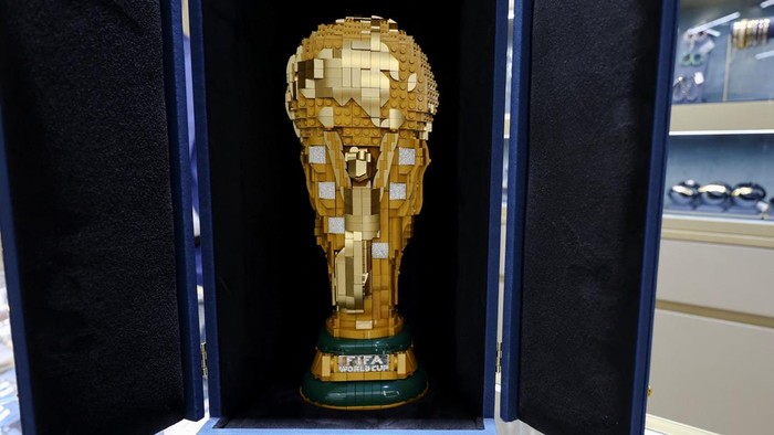 A Lego model of the FIFA World Cup trophy, set with more than 900 diamonds and 18-carat gold and valued at about $82,000 (300,000 dirhams), is displayed at a Passion Jewellers shop in Dubai, United Arab Emirates, June 24, 2026. REUTERS/Rula Rouhana