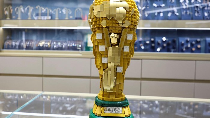 A Lego model of the FIFA World Cup trophy, set with more than 900 diamonds and 18-carat gold and valued at about $82,000 (300,000 dirhams), is displayed at a Passion Jewellers shop in Dubai, United Arab Emirates, June 24, 2026. REUTERS/Rula Rouhana