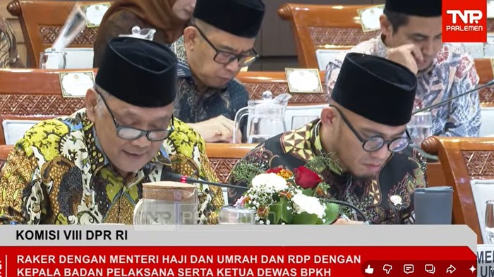Menteri Haji dan Umrah RI Mochammad Irfan Yusuf dalam rapat kerja Komisi VIII DPR RI di Kompleks Parlemen, Senayan, Jakarta, Selasa (14/7/2026).